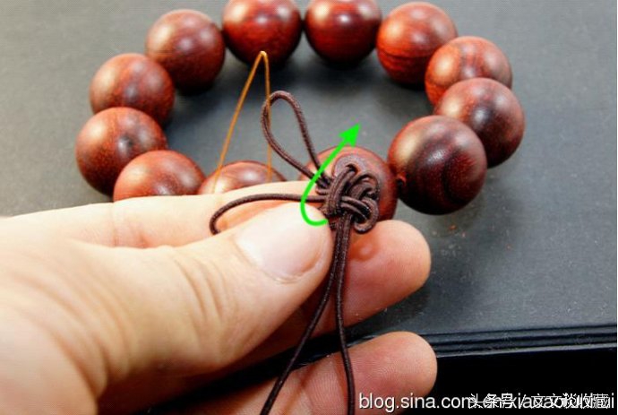 单股弹力绳手串收尾打结图解,穿手串的方法视频教程