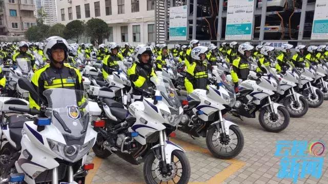 骑警最新装备,骑警霸气装备