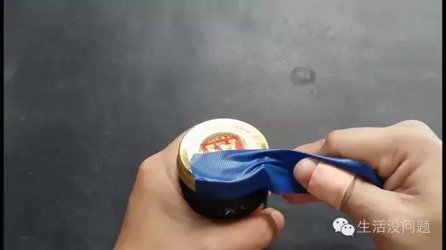 瓶盖内垫胶粘不紧怎么处理,塑料瓶盖滑丝拧不开小妙招