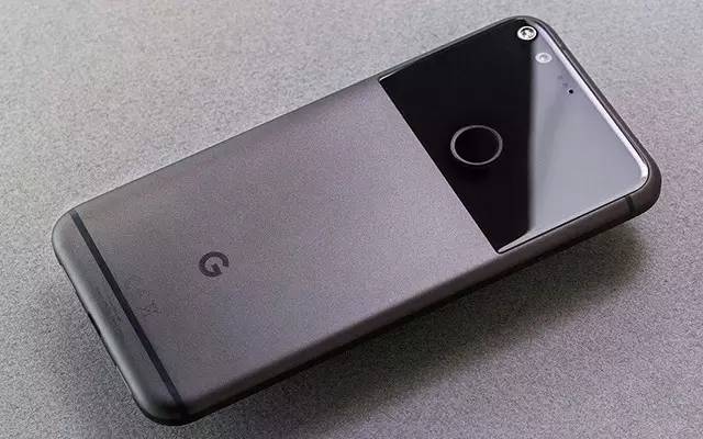 丑哭了！谷歌新旗舰手机拍照狂虐苹果三星，外观设计就是灾难