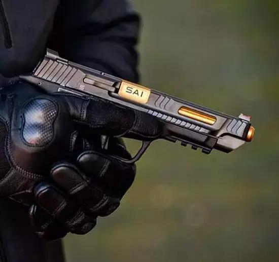 战术美学|《疾速追杀》的“枪械世界”