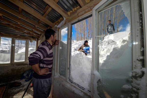 你能不能不颤抖地回答我周末有多冷?