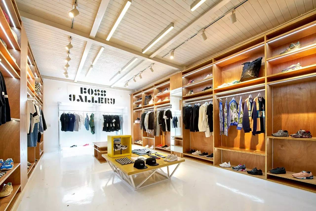 我们在上海拍下了15位潮流工作者，还给你介绍20间最新最好玩的潮店！