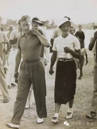 朋友的一句玩笑，这个法国哥们开始觉得自己本该当上英国国王..