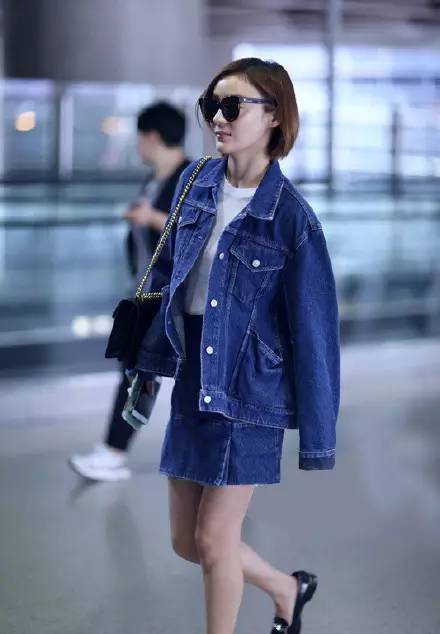 像Gigi一样时髦就穿那样一件牛仔外套（今秋最时髦的牛仔清单）