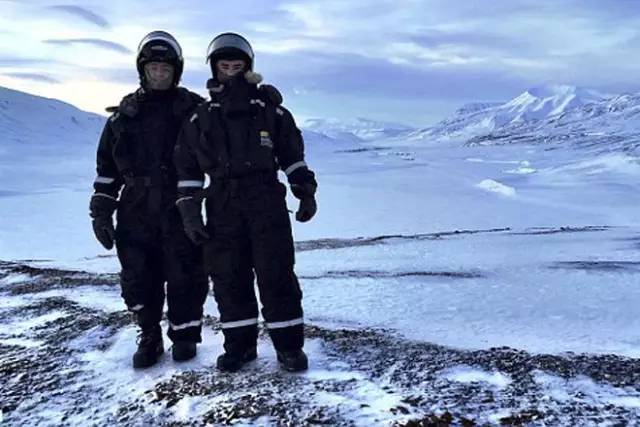 Travelers7|全球最短国际航班；住海绵宝宝公寓；飞机拍卖有乾坤