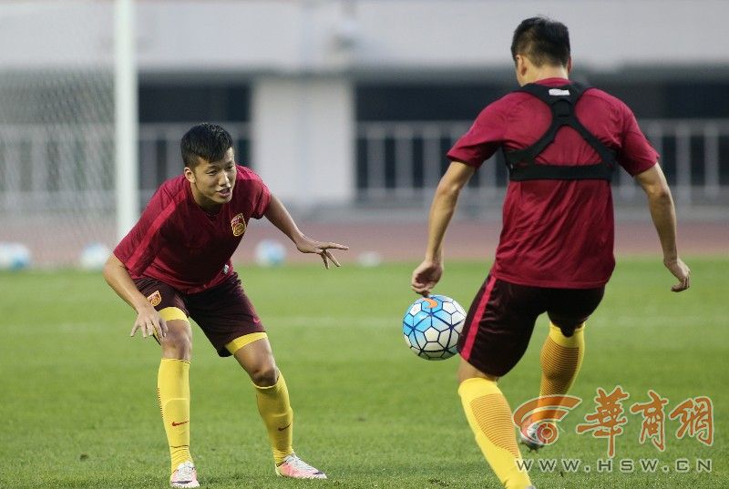 国足西安比赛,国足西安主场球迷呐喊