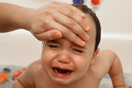 天气突变,警惕宝宝病毒感染发烧!正确处理方法是?