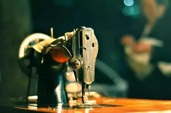 老房子里收藏有100万颗纽及巧手妈妈家族三代人缝缝补补的故事