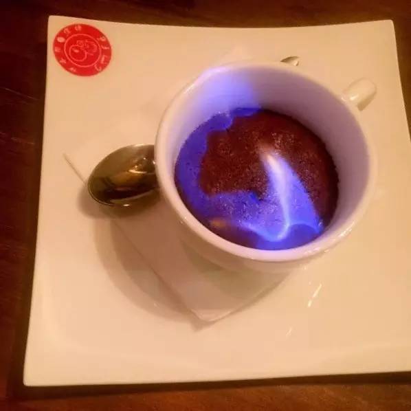 No.8吃巧克力的时候，整个人都要融化了