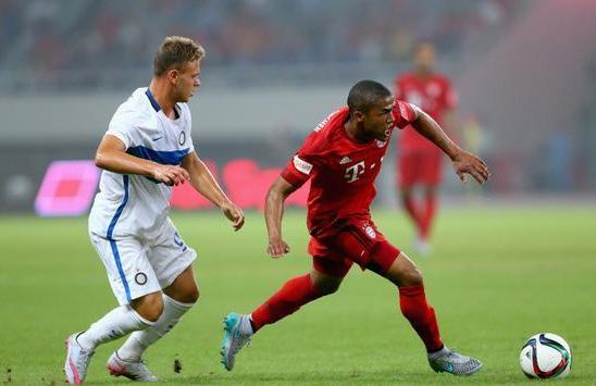 足坛十大黄金左脚盘点,小易体育资讯