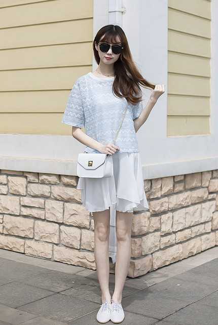 首尔街拍穿搭美女,韩国首尔女孩的街拍穿搭