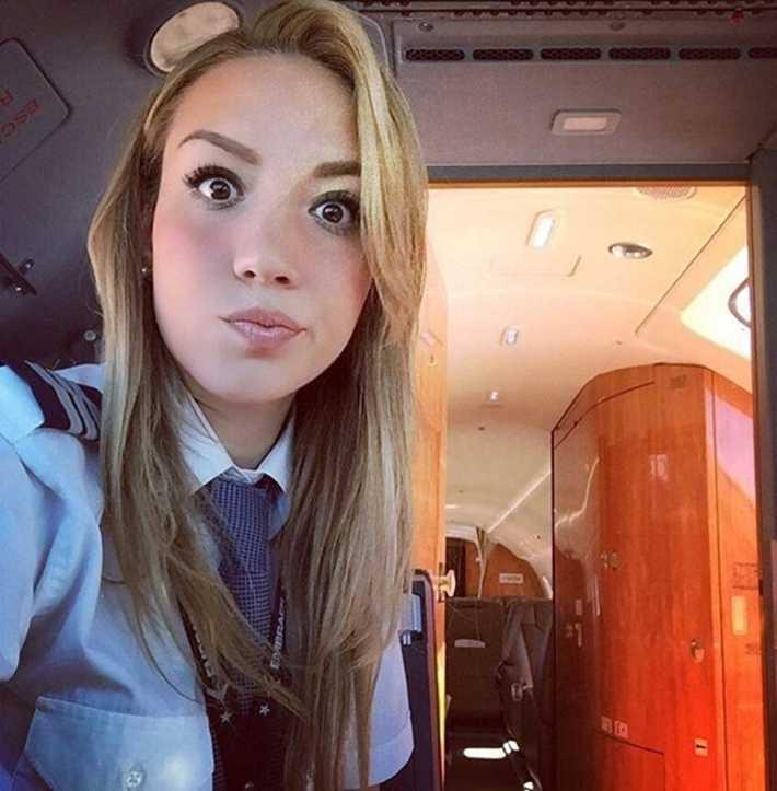 给c罗发奖的女星,c罗给伊丽莎白开飞机