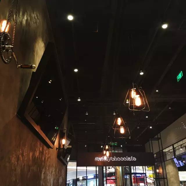 No.8吃巧克力的时候，整个人都要融化了