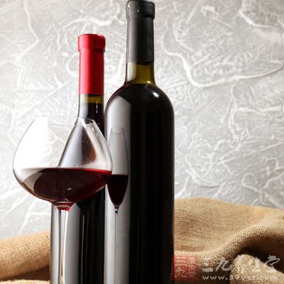 老年人喝红酒的好处和坏处,常喝红酒对睡眠有好处吗