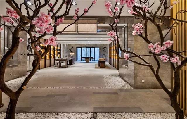 一处九间堂，梁志天、凌子达的不同演绎