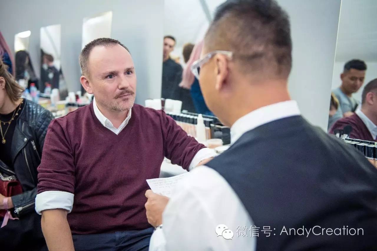 2019秋冬秀场妆容,巴黎时装周的妆容衣服特点