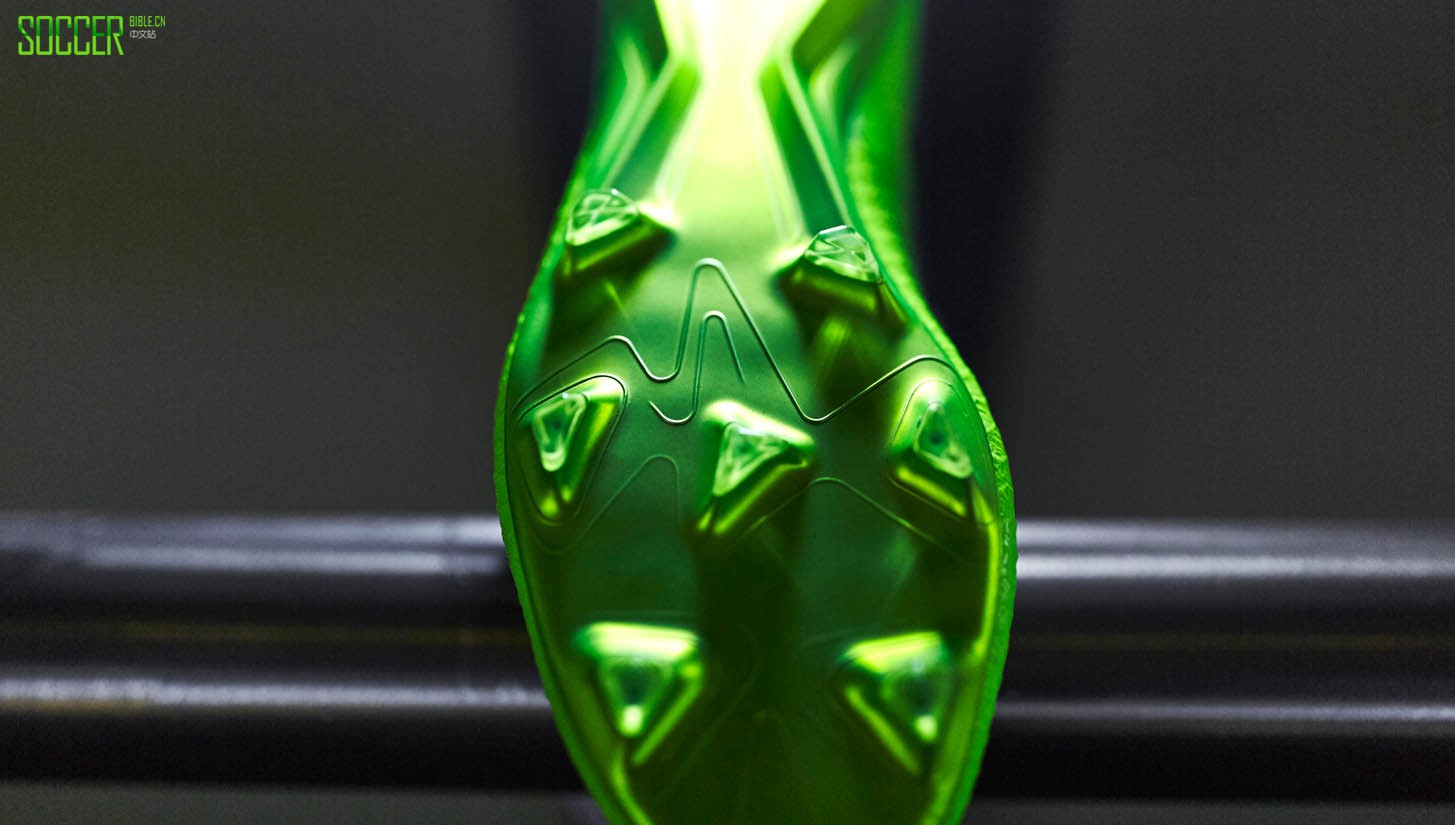 近距离欣赏神之战靴Messi16+PureAgility星尘配色