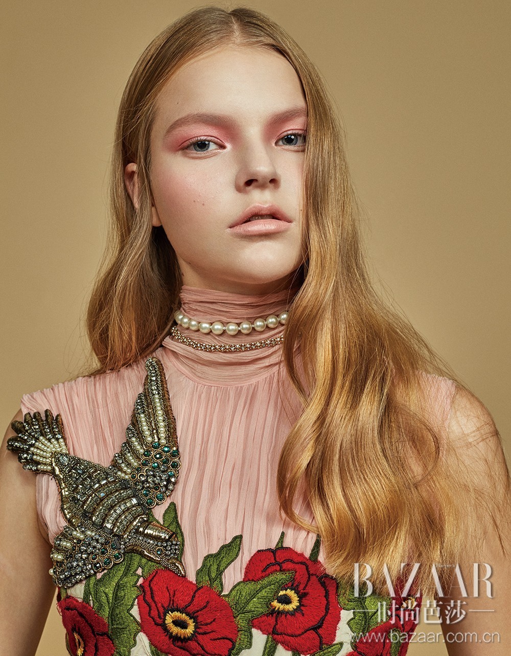 choker适合什么发型,搭配choker的发型