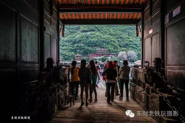 泸定桥因康熙御笔，红军一战，主席诗句而名扬天下！