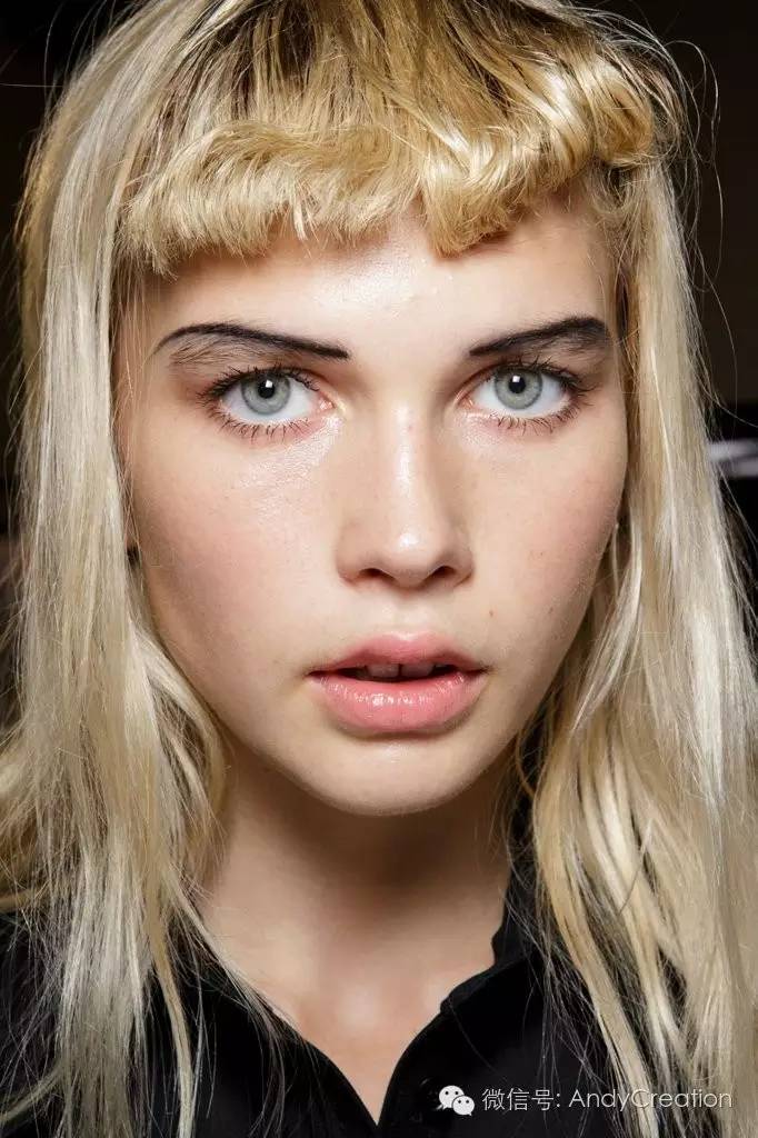 2019秋冬秀场妆容,巴黎时装周的妆容衣服特点