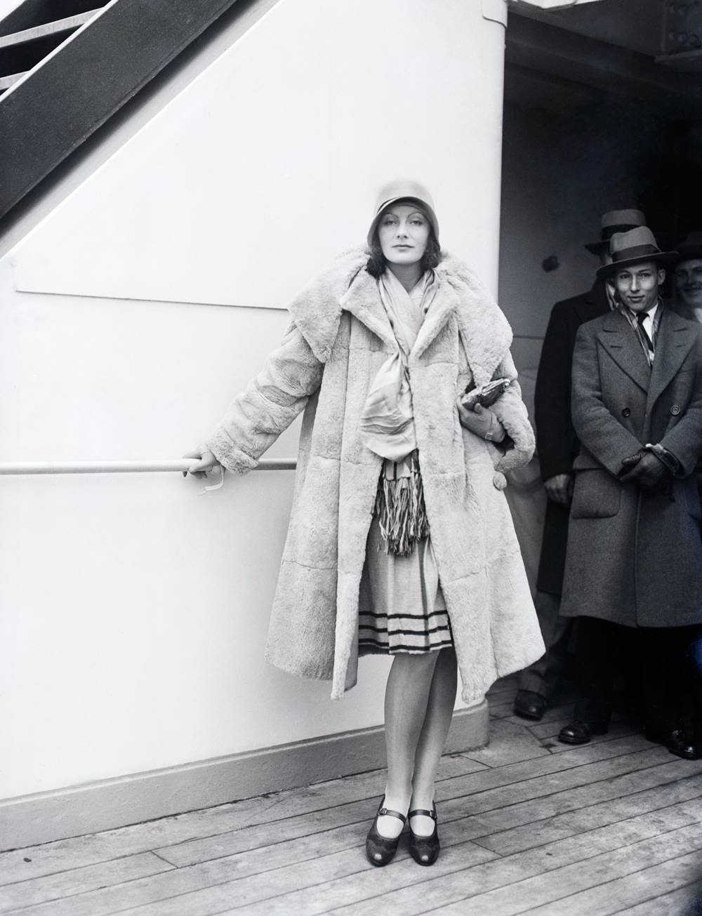 励志大戏｜有个穷人家的孩子，辍学做鞋匠创建了时尚王国