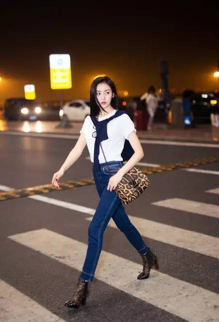 倪妮菱格棉服穿搭,杨幂倪妮新中式穿搭