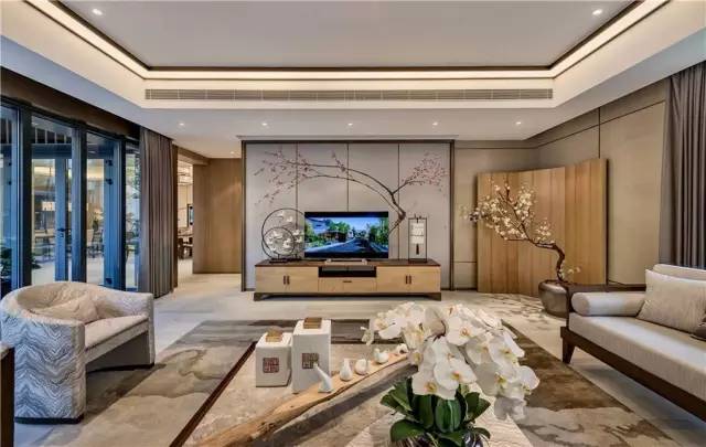 一处九间堂，梁志天、凌子达的不同演绎