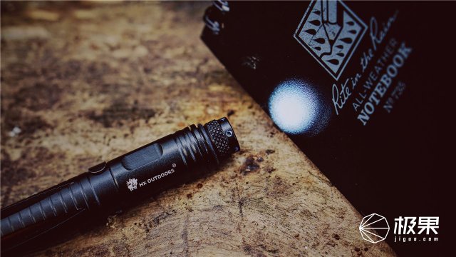 这盒子还没手掌大，里面的工具却比工具箱还全，野外保命全靠它