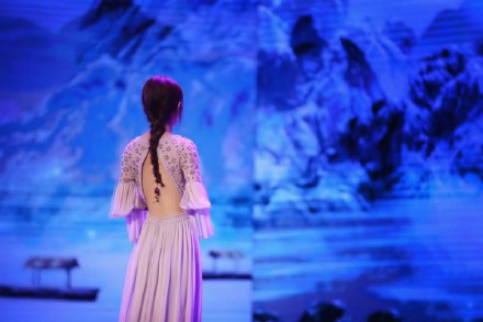 赵丽颖后背纹身模样曝光,赵丽颖纹身背后的真实故事