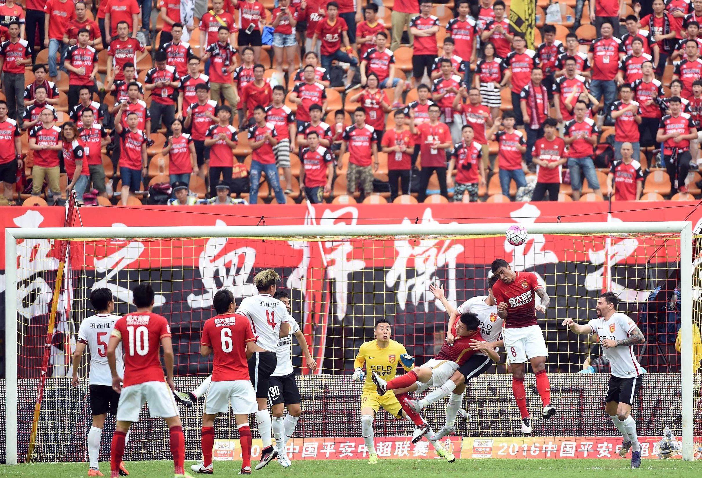 为什么恒大球员会踢足球,恒大足球巅峰时刻为何国足还是差