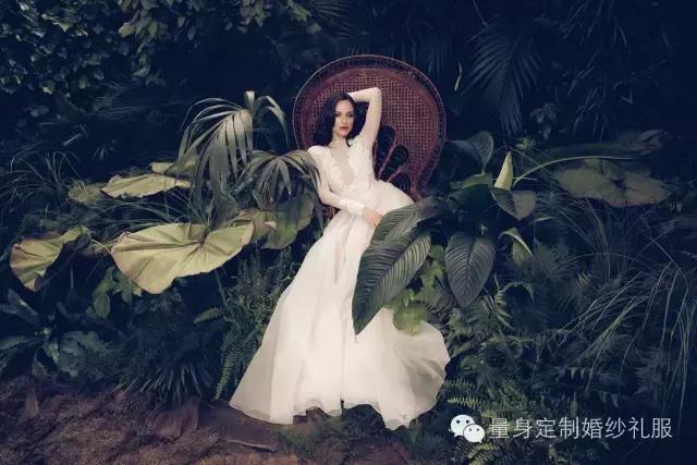 女王霸气长拖尾婚纱,艾莎女王学生拖尾礼服