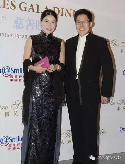 坐拥百亿身家,路边买20元童装,这对豪门夫妇最让人心旷神怡