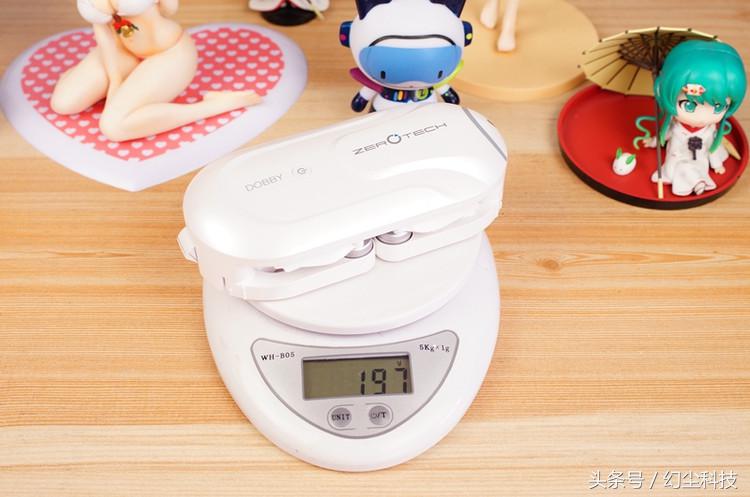 无人机可以放手上飞吗,无人机开箱视频100多块钱的无人机