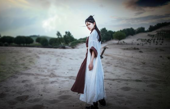 小伙穿越古代背诵唐诗小说,小伙穿越到古代抱得美人归小说