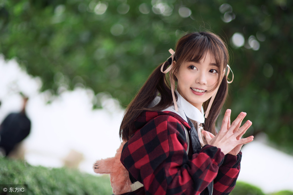 小说：吃饭时间不见总裁，她找同事套话，得知总裁生病后赶紧离开