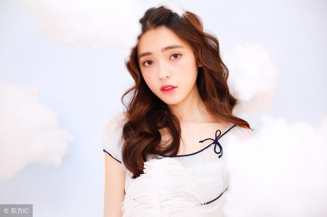 小说:扑街网文作者穿书成反派,主角扬言要砍他,咋办?