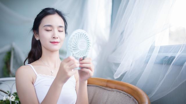 在直播间狂刷礼物的小说,在直播间豪刷礼物的小说