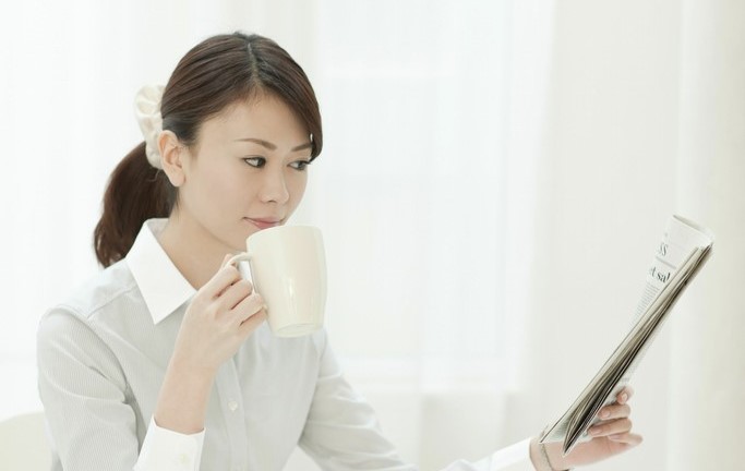 小说：大学生宿舍内举止亲密，不雅视频传出；校方：非我校学生！