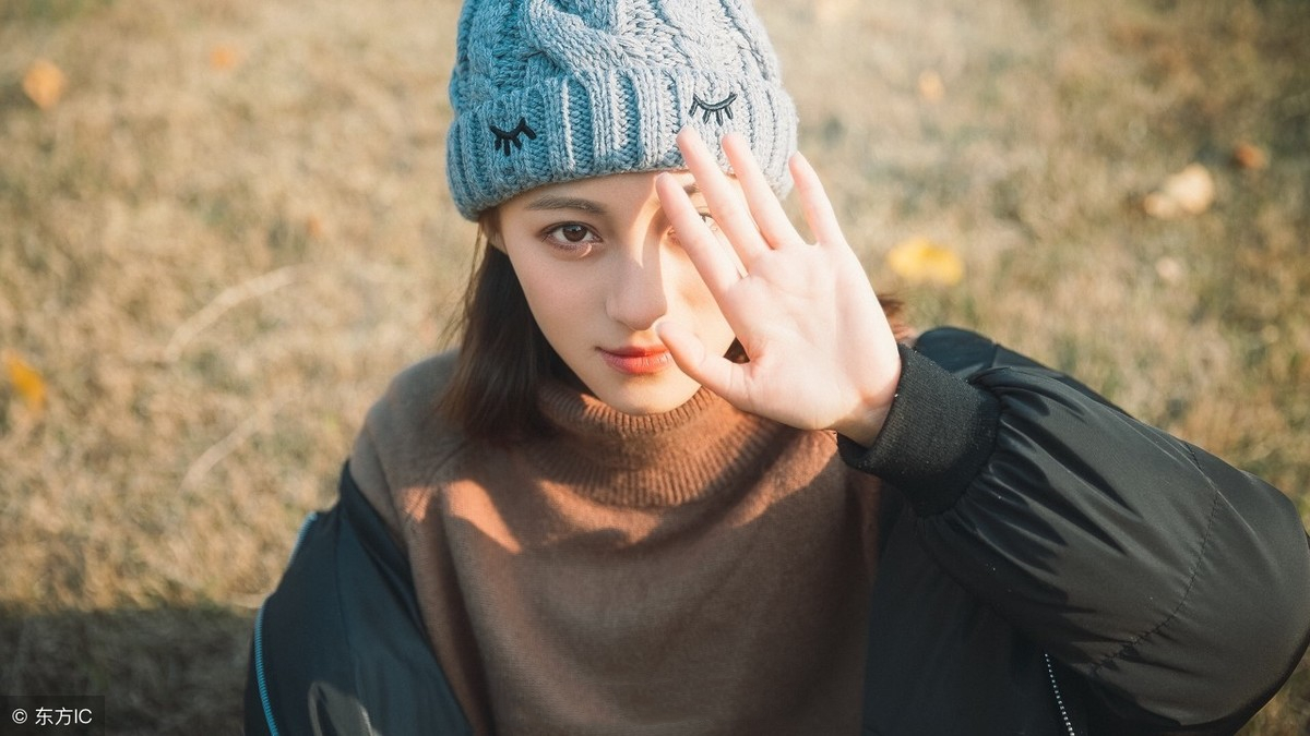 男子误把狗粮当饭吃了结果进医院,男子误把狗粮当零食