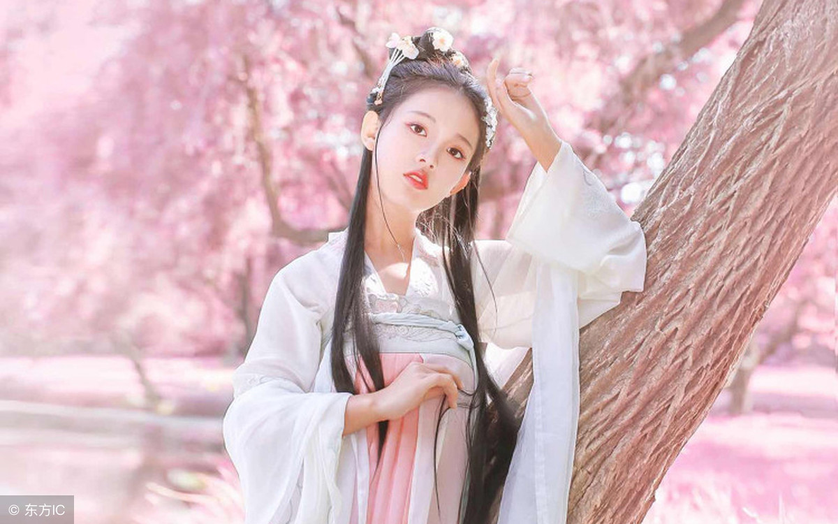 小说：老太太献给皇帝一对鸳鸯玉，皇帝把玩半天，问她怎么得来的