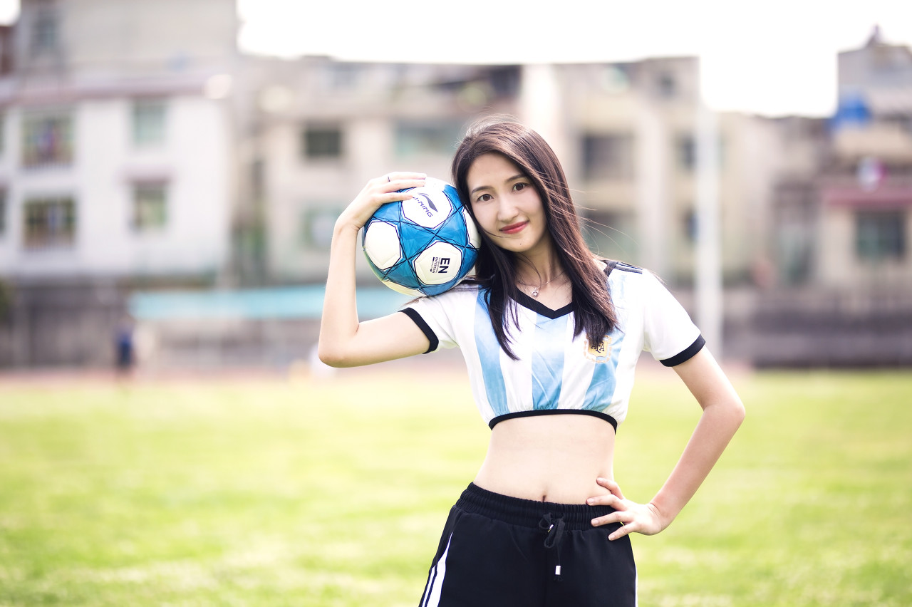 小说：对战世界级足球强队，主教练慌了，他：我来，这比赛赢定了