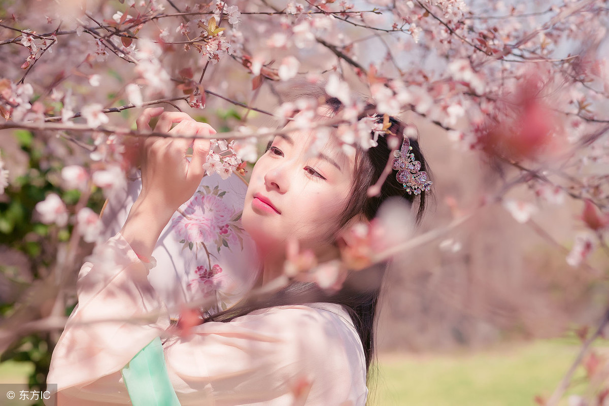 小说：穿越到啥也没有的远古，现代少女做泥砖垒灶