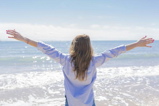 小说：前男友想强要了她，她拿起高跟鞋狠砸，差点让对方断子绝孙