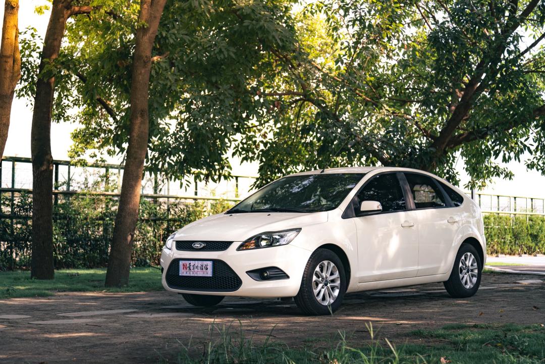 福特福克斯focus两厢二手多少钱,13年福特福克斯1.8自动二手价格
