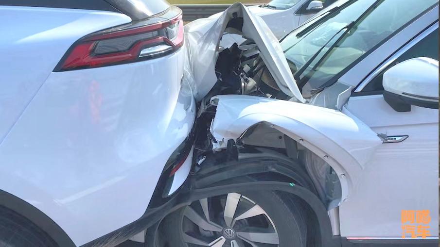 车子被撞能叫他多赔点吗,车子被别人撞到了可以告他吗