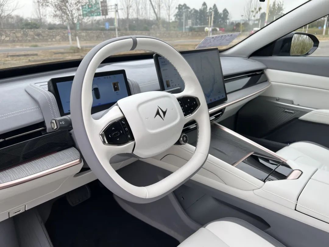 试驾东风奕派eπ007颜色,东风奕派e007增程版智驾测试