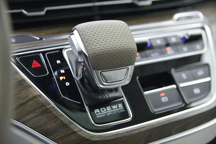 荣威mpvimax8测评,mpv搅局者荣威imax8静态解析