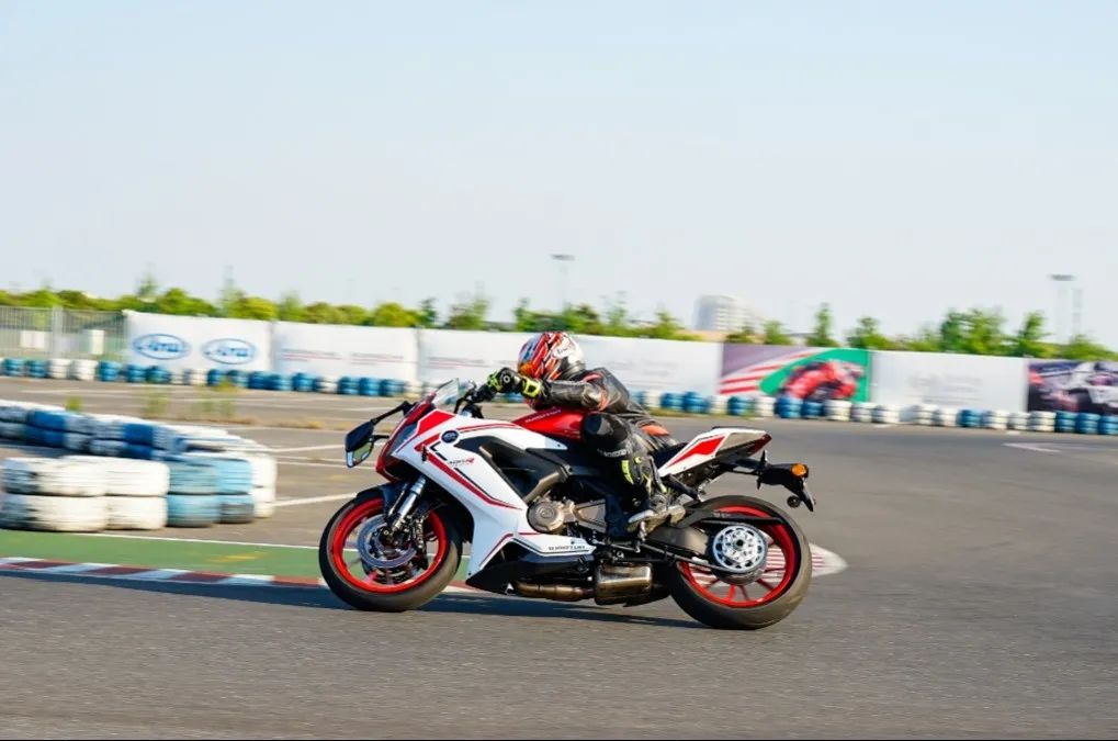 推荐中排仿赛,赛400值得入手吗骑行感受