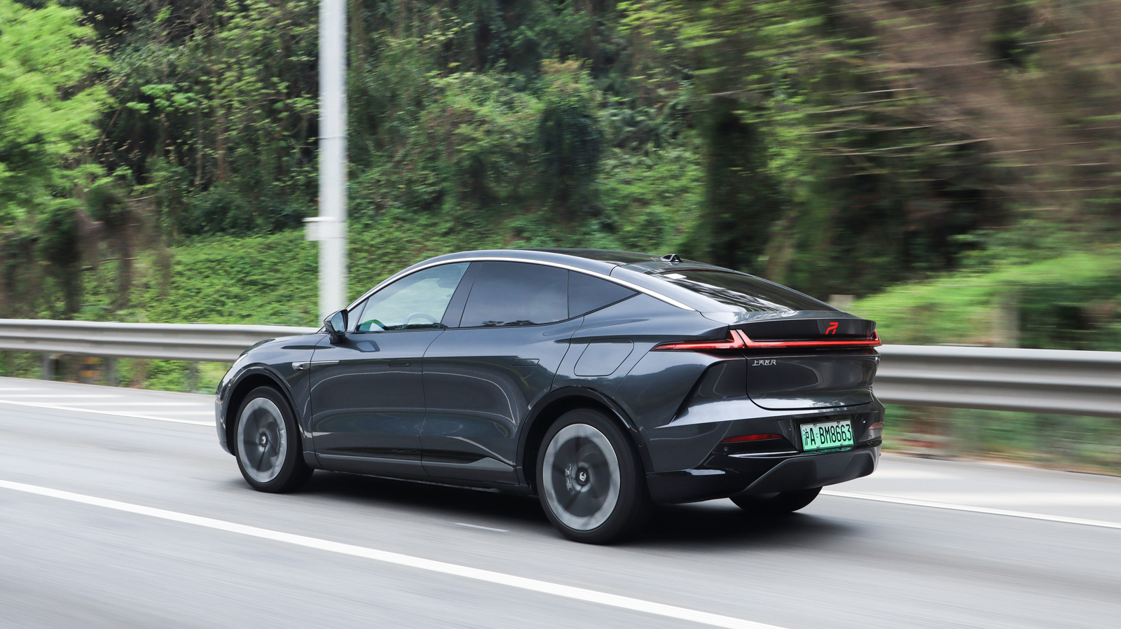 阿斯顿马丁dbx3.0t六缸,540400米加速